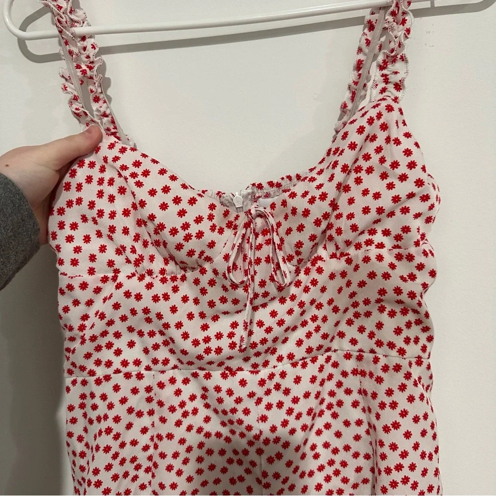 Princess Polly Red and White Floral Romper Size 8 Shorts Spaghetti Strap - Picture 2 of 4